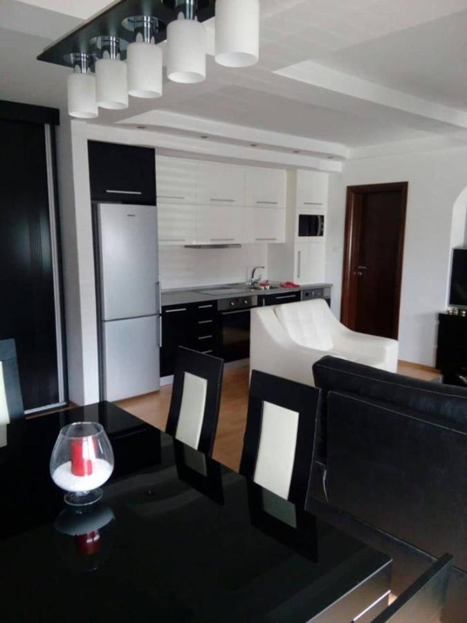 Brand New Apt In City Center บิโตลา ภายนอก รูปภาพ